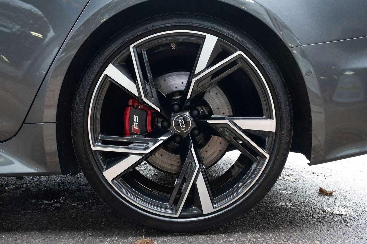2021 Audi RS6 Avant quattro Photo