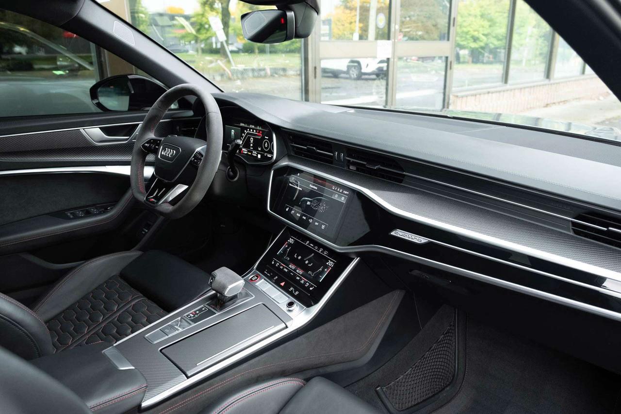 2021 Audi RS6 Avant quattro Photo