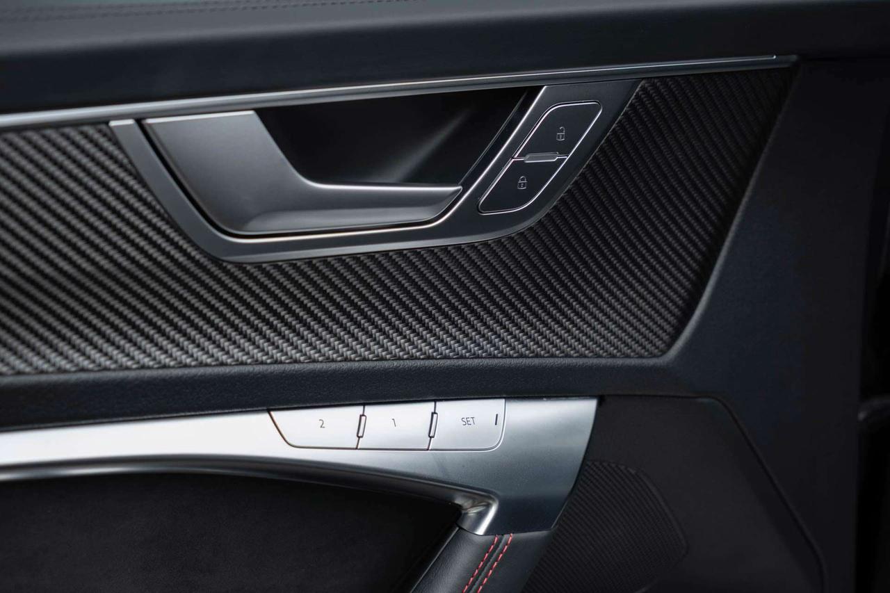 2021 Audi RS6 Avant quattro Photo
