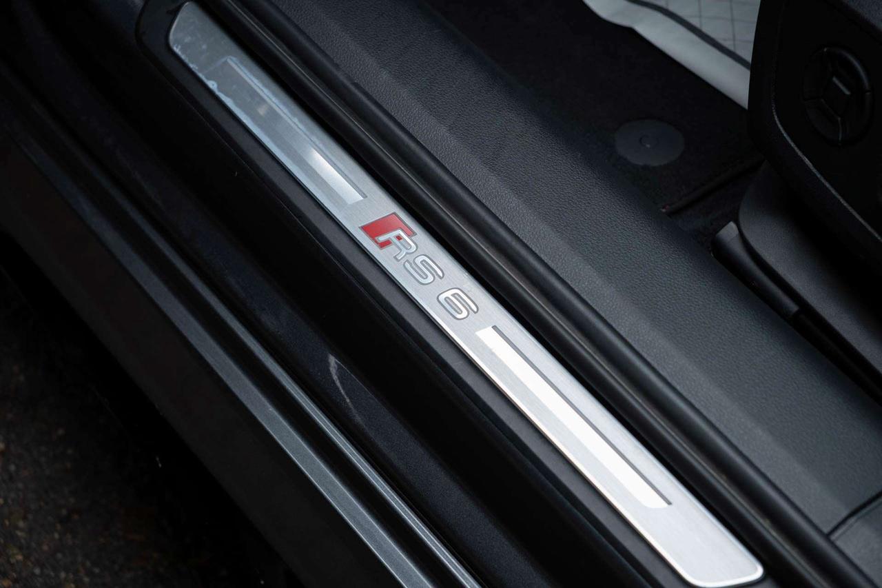 2021 Audi RS6 Avant quattro Photo