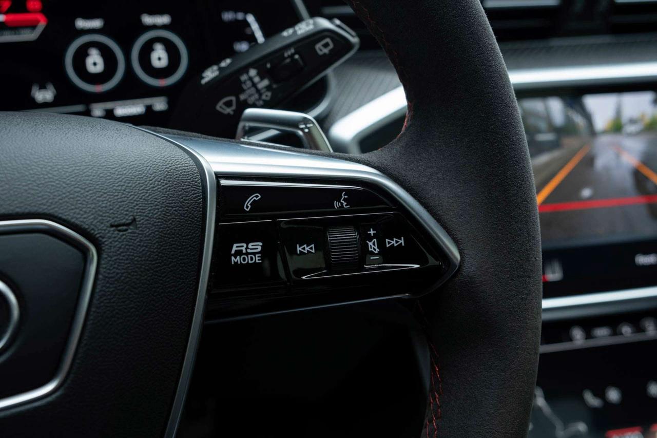 2021 Audi RS6 Avant quattro Photo