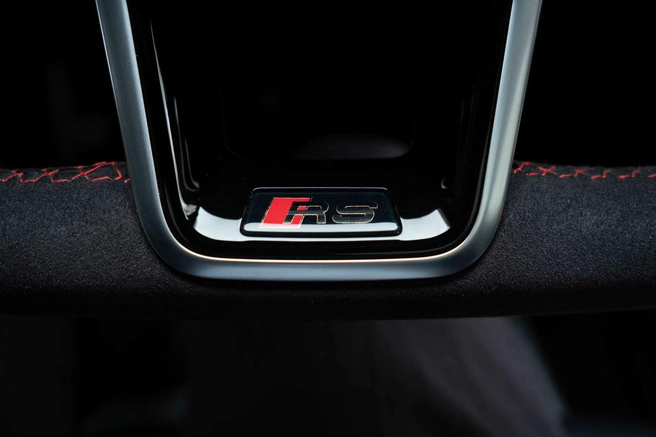 2021 Audi RS6 Avant quattro Photo