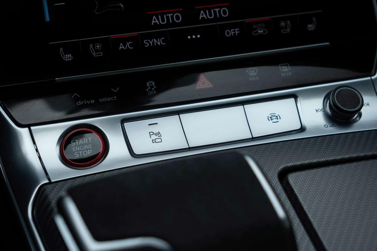 2021 Audi RS6 Avant quattro Photo