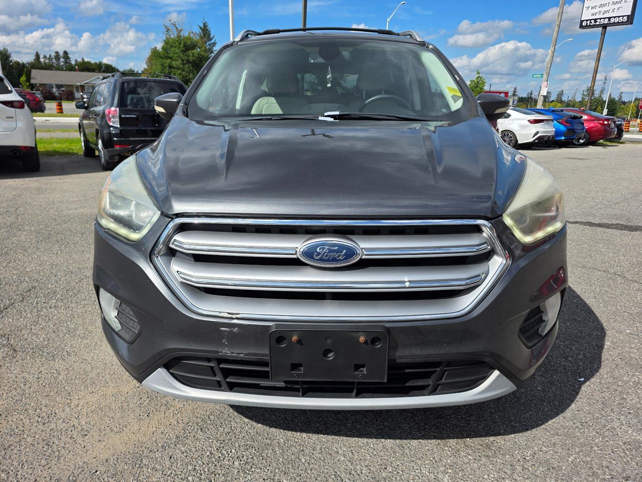 2017 Ford Escape Titanium 4dr 4x4 Photo5