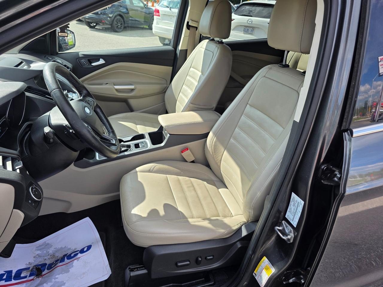 2017 Ford Escape Titanium 4dr 4x4 Photo