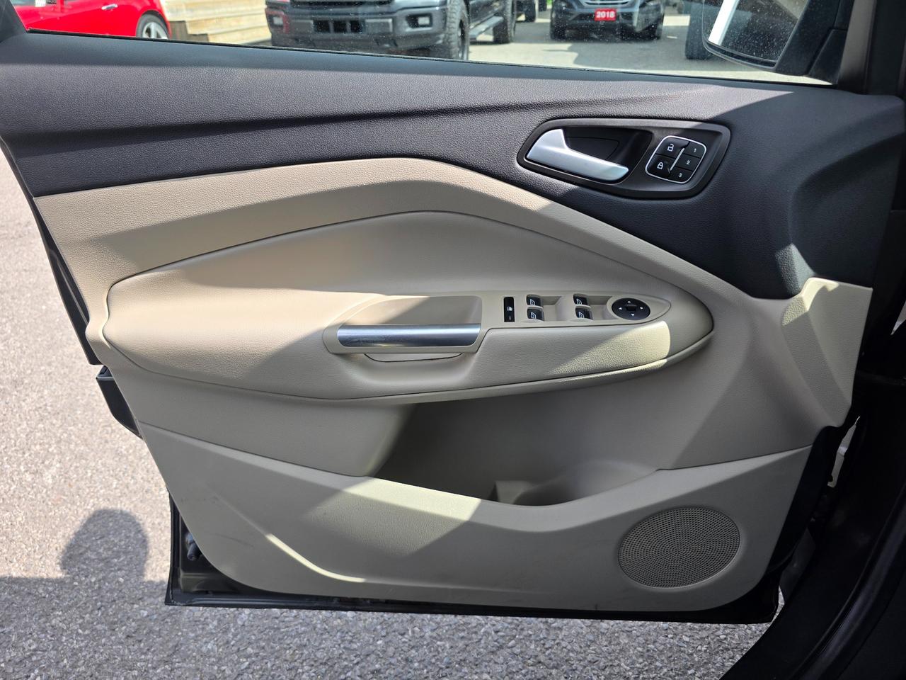 2017 Ford Escape Titanium 4dr 4x4 Photo