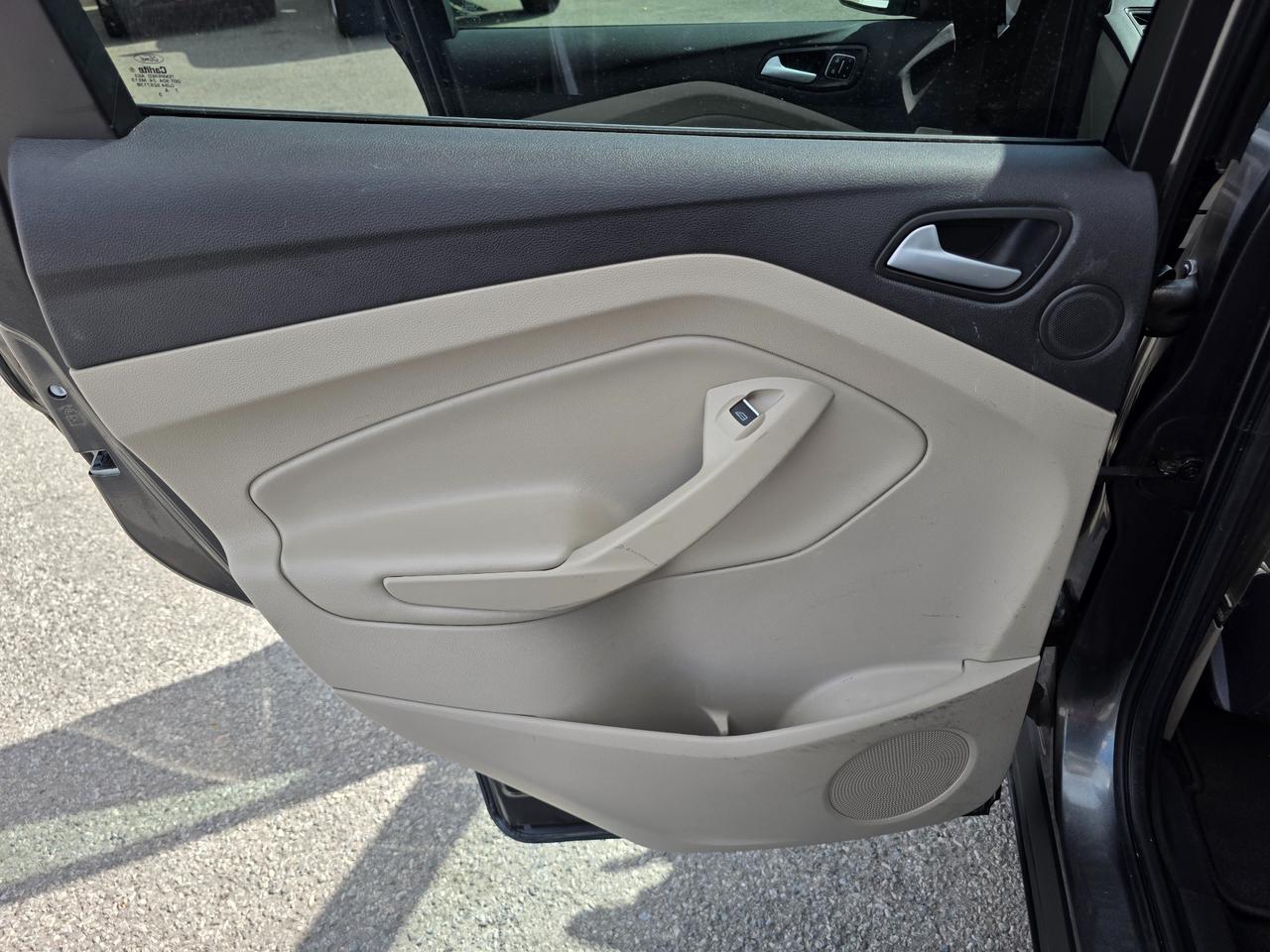 2017 Ford Escape Titanium 4dr 4x4 Photo