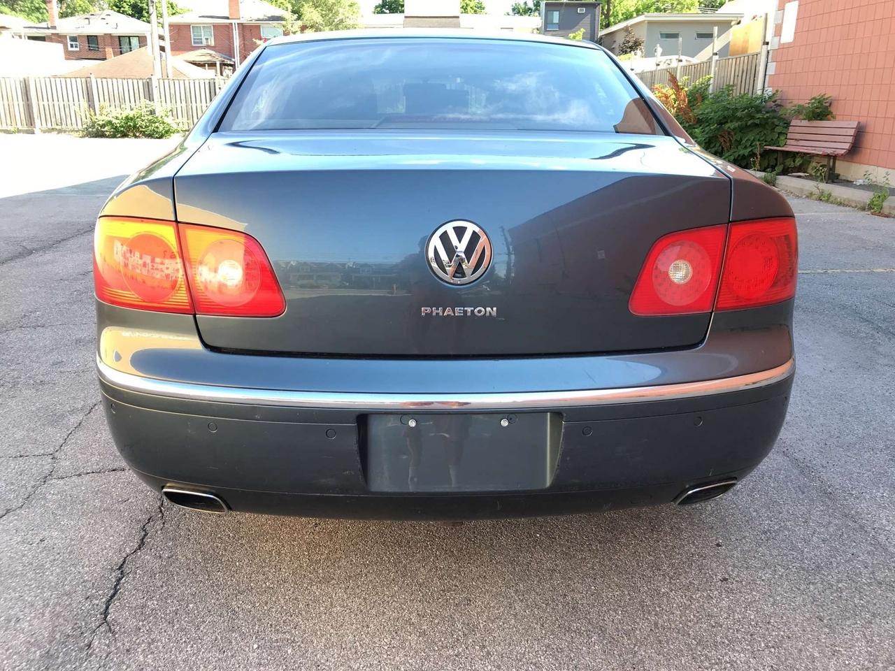 2006 Volkswagen PHAETON A/W/D/ NAVIGATION/ LEATHER/ SUNROOF/ SPOTLESS / Photo