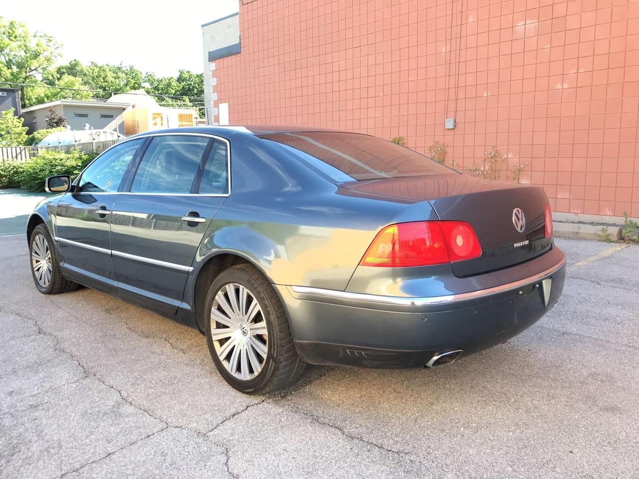 2006 Volkswagen PHAETON A/W/D/ NAVIGATION/ LEATHER/ SUNROOF/ SPOTLESS / Photo