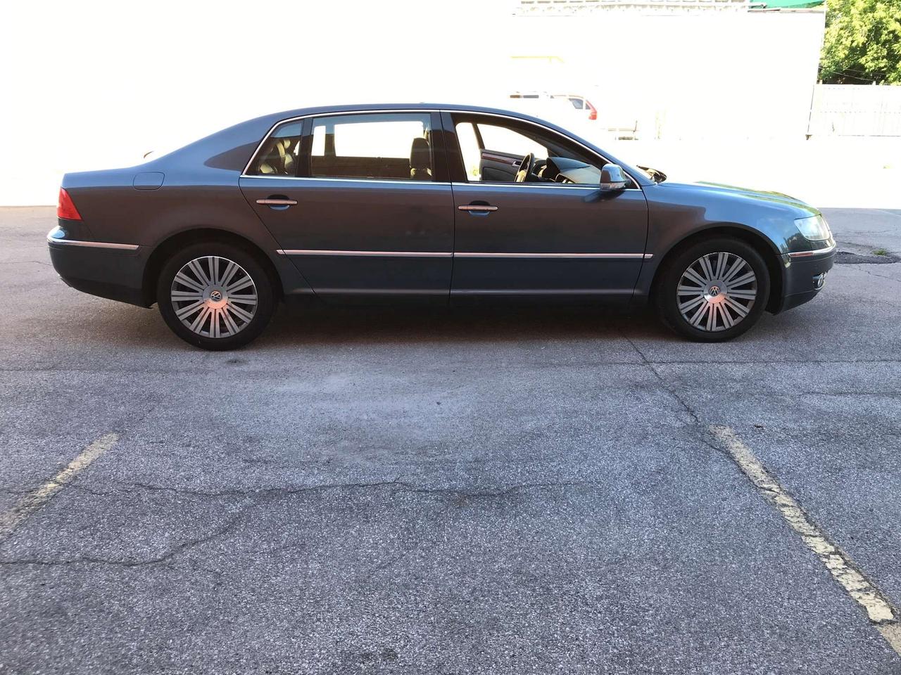 2006 Volkswagen PHAETON A/W/D/ NAVIGATION/ LEATHER/ SUNROOF/ SPOTLESS / Photo