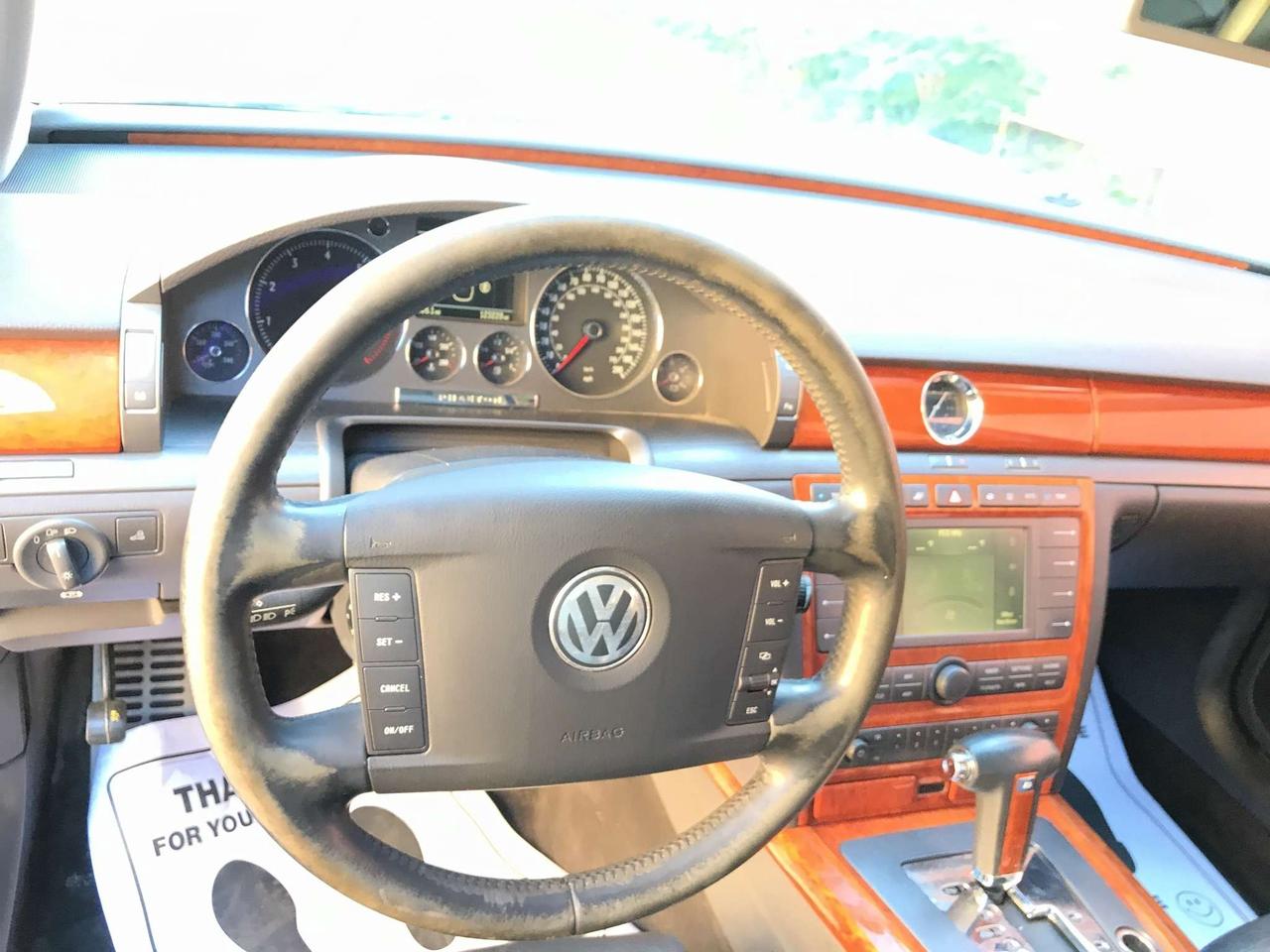 2006 Volkswagen PHAETON A/W/D/ NAVIGATION/ LEATHER/ SUNROOF/ SPOTLESS / Photo