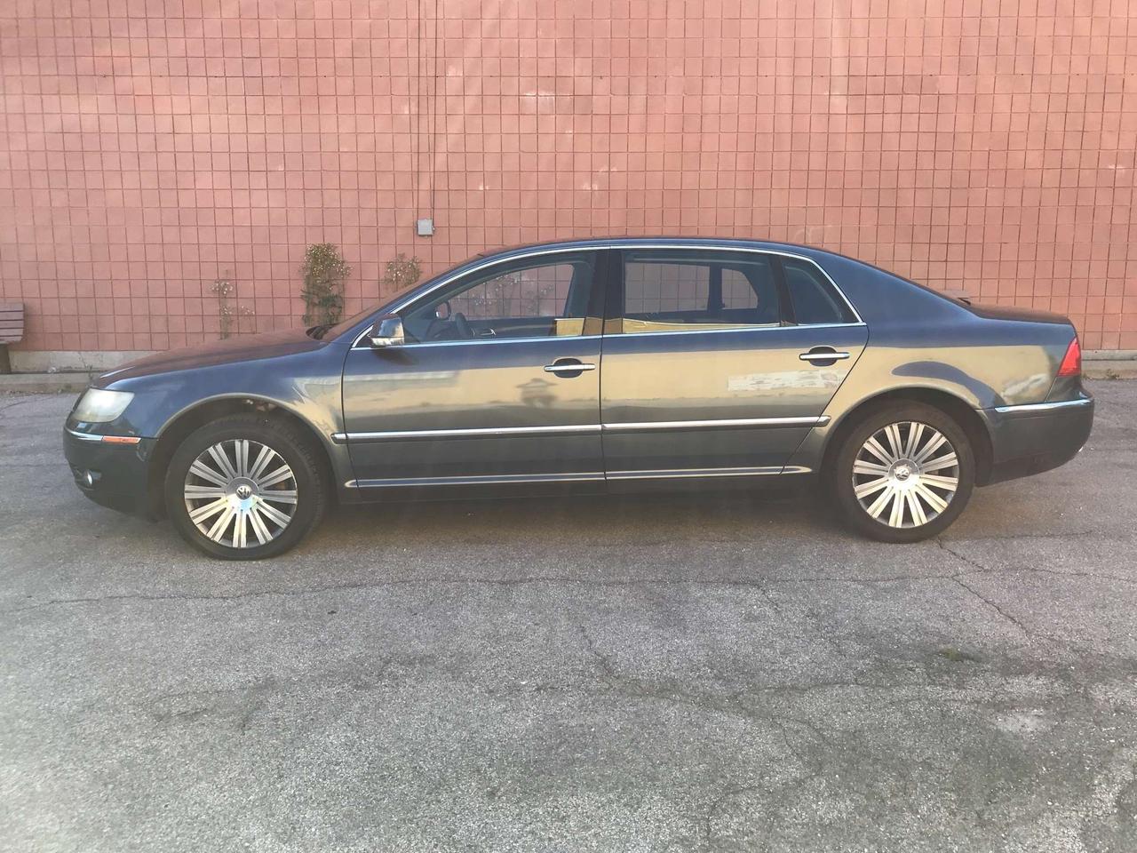 2006 Volkswagen PHAETON A/W/D/ NAVIGATION/ LEATHER/ SUNROOF/ SPOTLESS / Photo