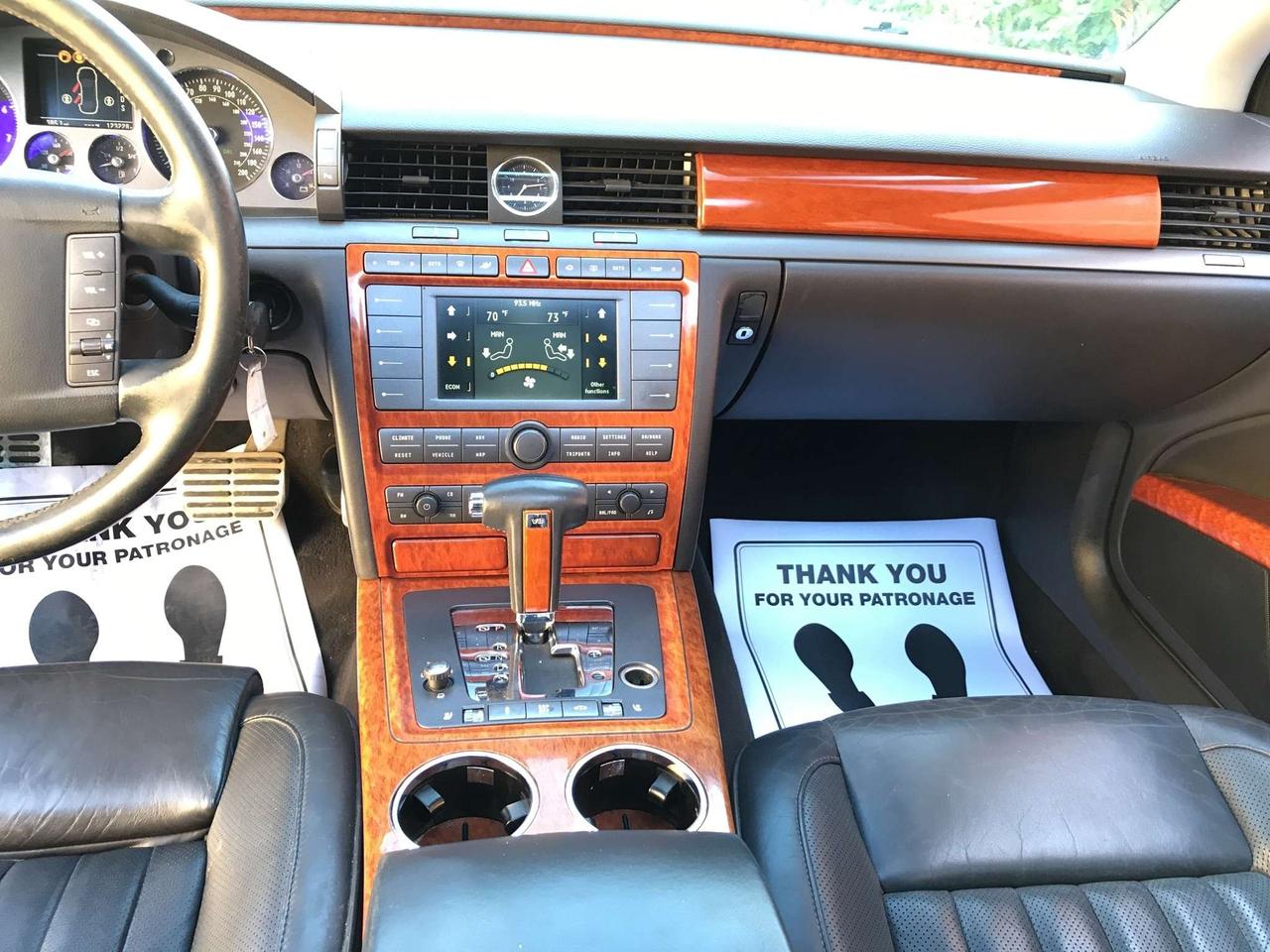 2006 Volkswagen PHAETON A/W/D/ NAVIGATION/ LEATHER/ SUNROOF/ SPOTLESS / Photo