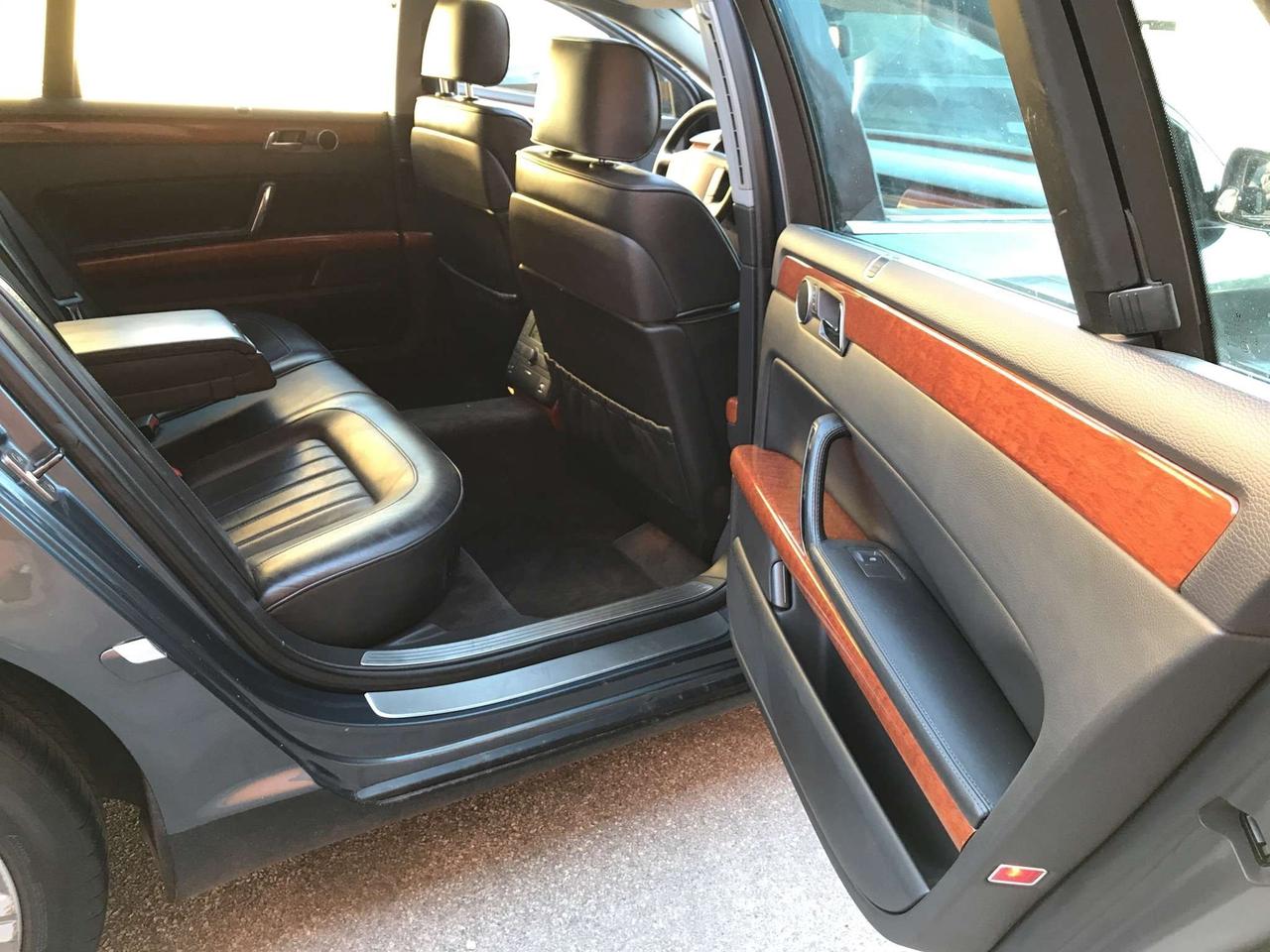 2006 Volkswagen PHAETON A/W/D/ NAVIGATION/ LEATHER/ SUNROOF/ SPOTLESS / Photo