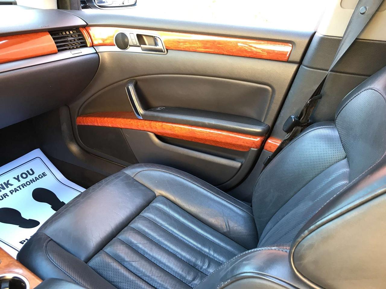 2006 Volkswagen PHAETON A/W/D/ NAVIGATION/ LEATHER/ SUNROOF/ SPOTLESS / Photo
