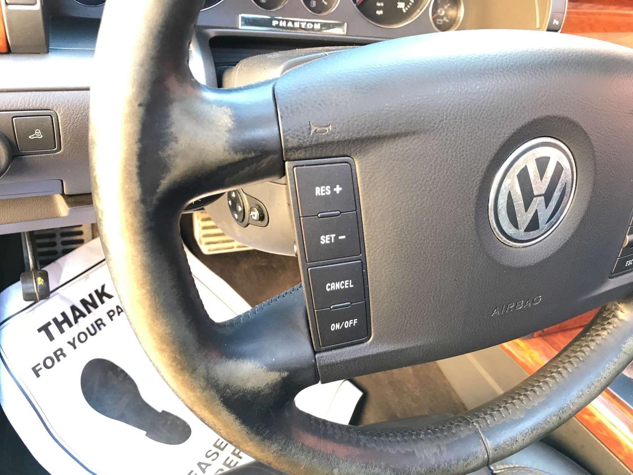 2006 Volkswagen PHAETON A/W/D/ NAVIGATION/ LEATHER/ SUNROOF/ SPOTLESS / Photo