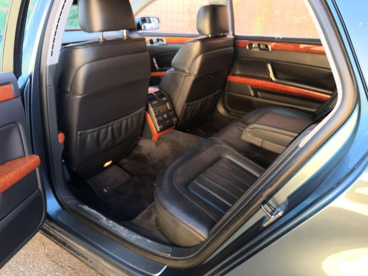 2006 Volkswagen PHAETON A/W/D/ NAVIGATION/ LEATHER/ SUNROOF/ SPOTLESS / Photo