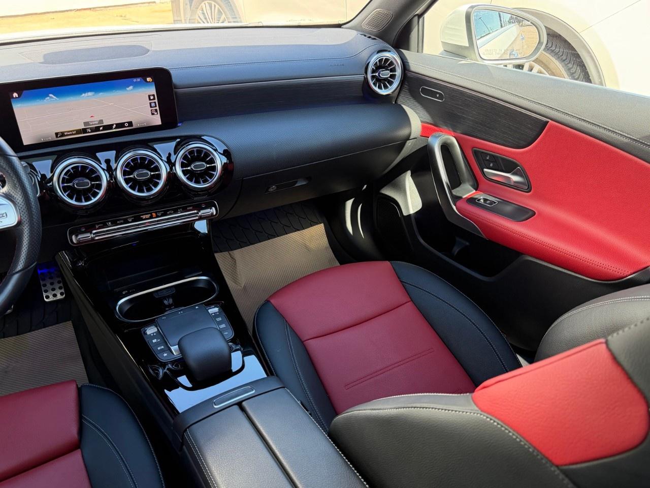 2022 Mercedes-Benz A-Class A 250 4MATIC Hatch Photo