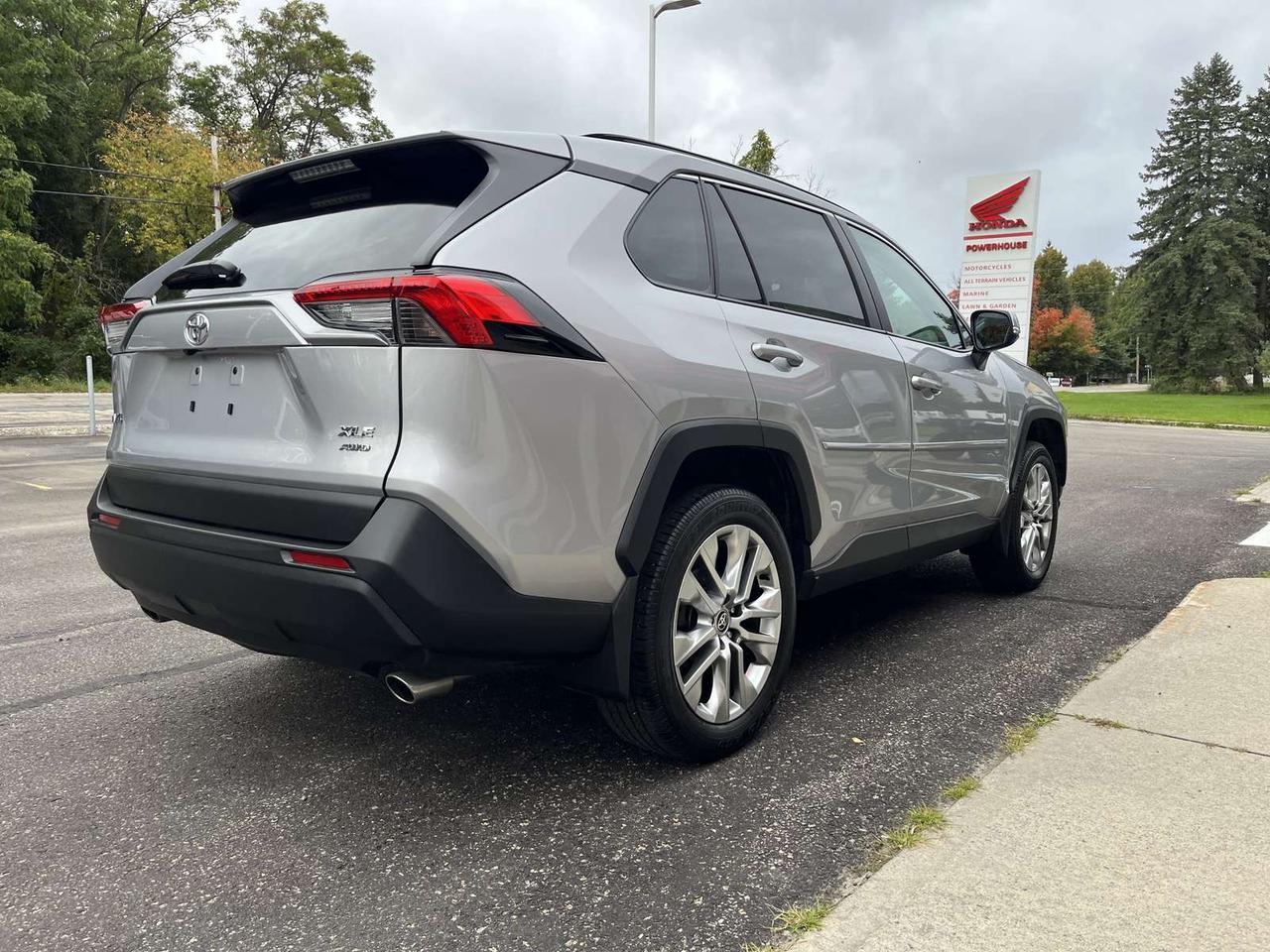 2025 Toyota RAV4 XLE Photo