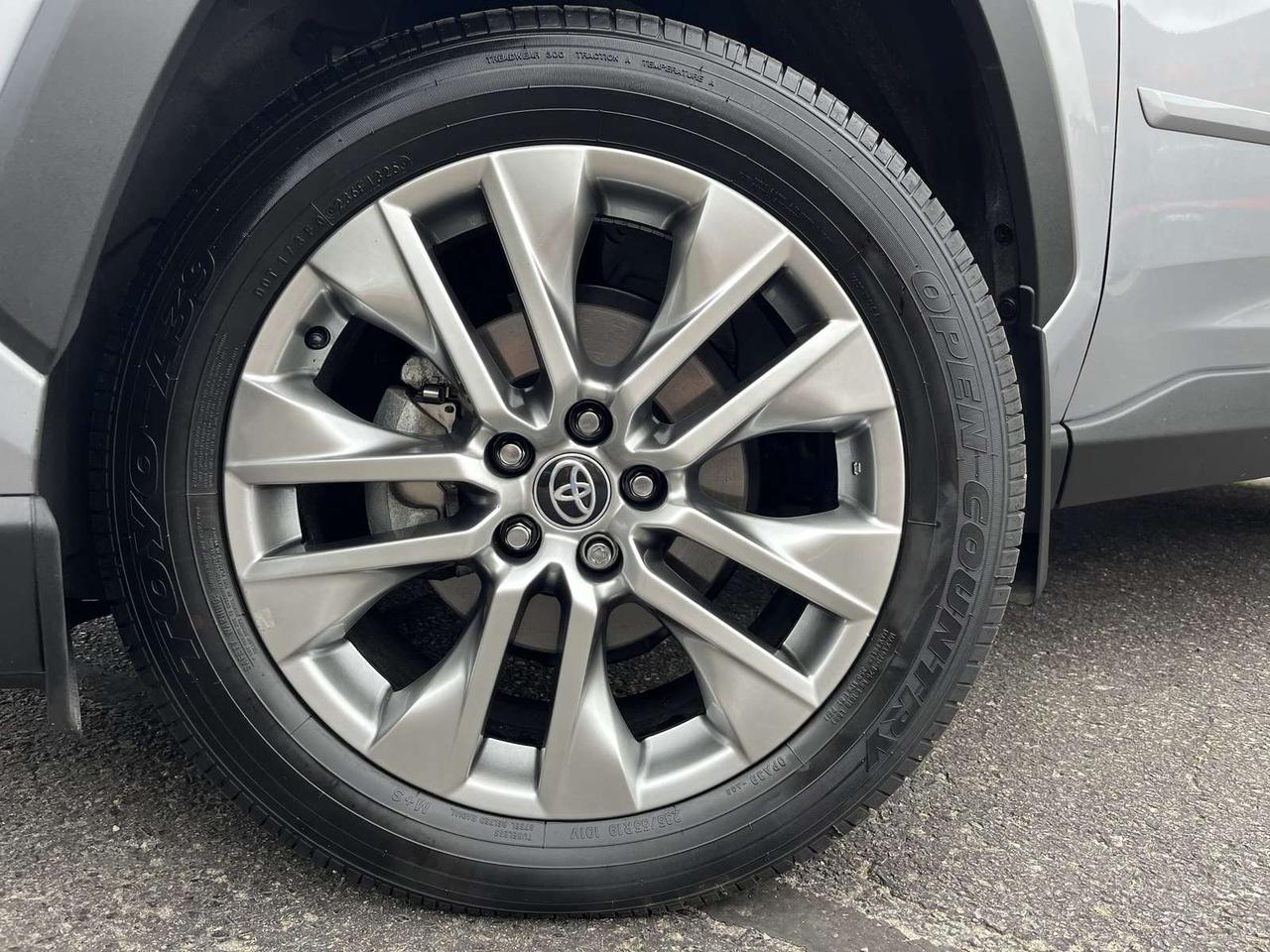 2025 Toyota RAV4 XLE Photo