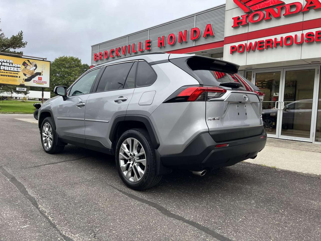 2025 Toyota RAV4 XLE Photo