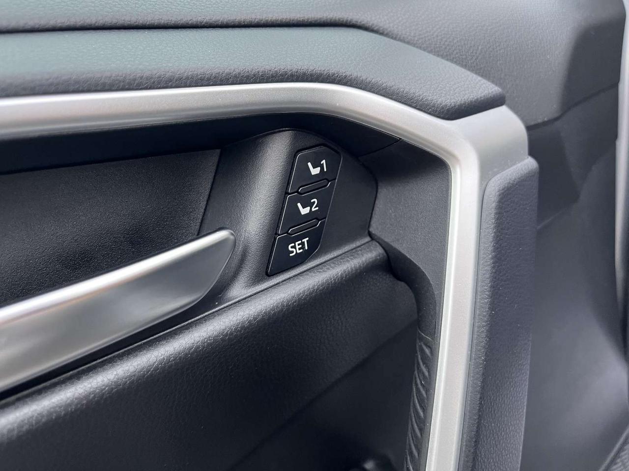 2025 Toyota RAV4 XLE Photo