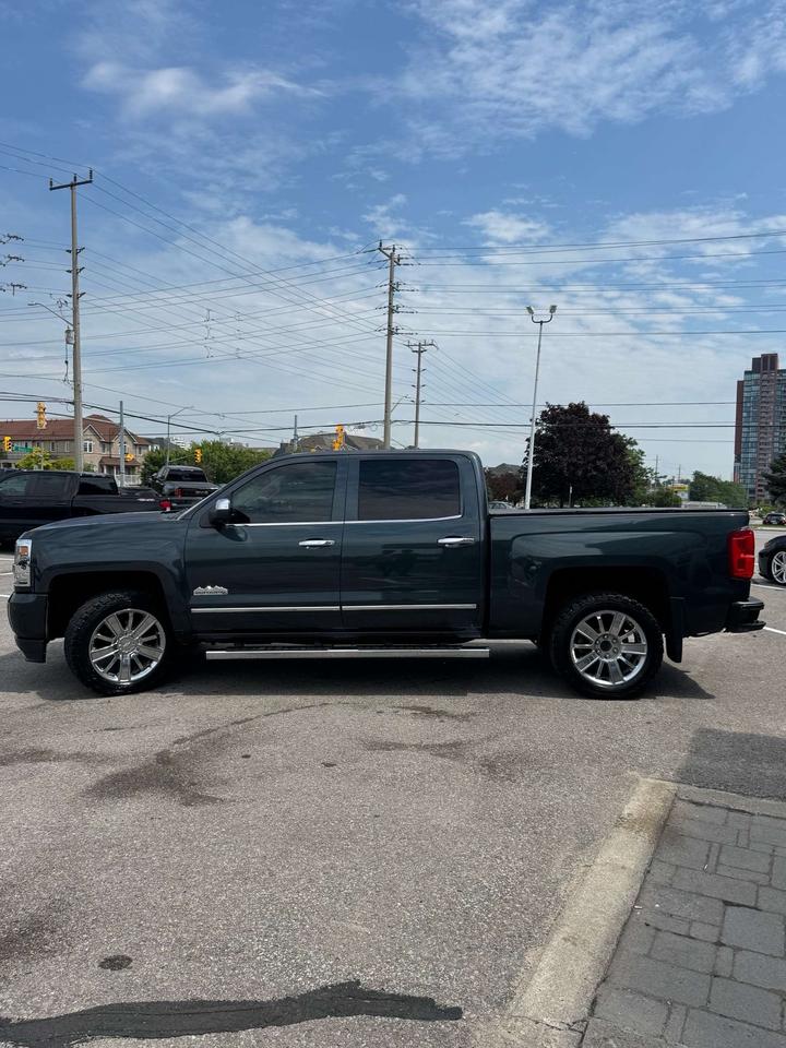 2017 Chevrolet Silverado 1500 4WD Crew Cab 143.5 High Country 5'8 Lined Box Photo