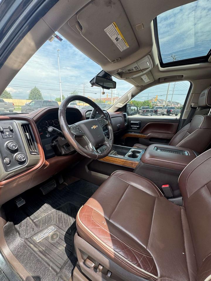 2017 Chevrolet Silverado 1500 4WD Crew Cab 143.5 High Country 5'8 Lined Box Photo