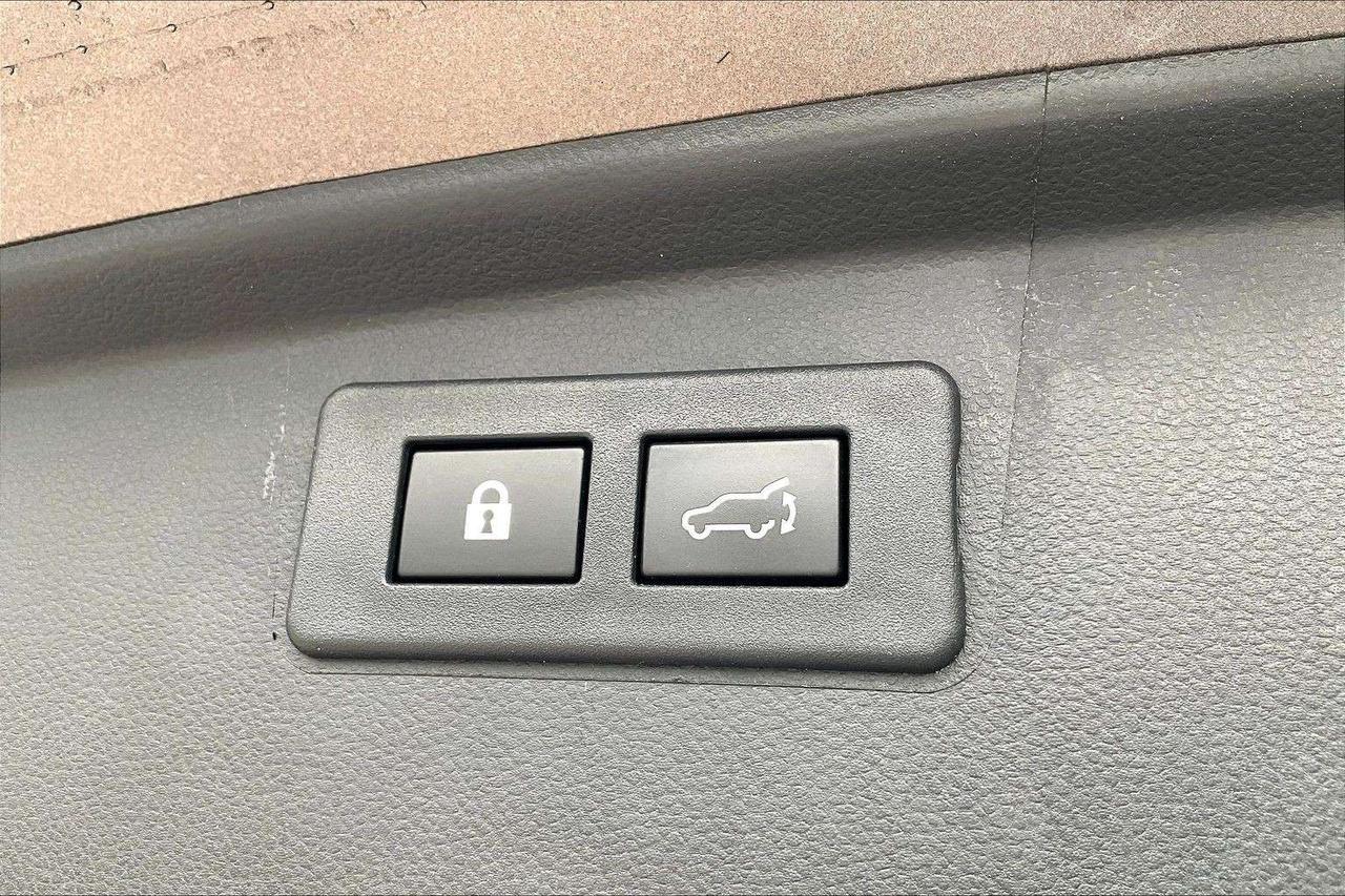 2023 Subaru Outback Touring   Heated Wheel   CarPlay/Android Auto Photo