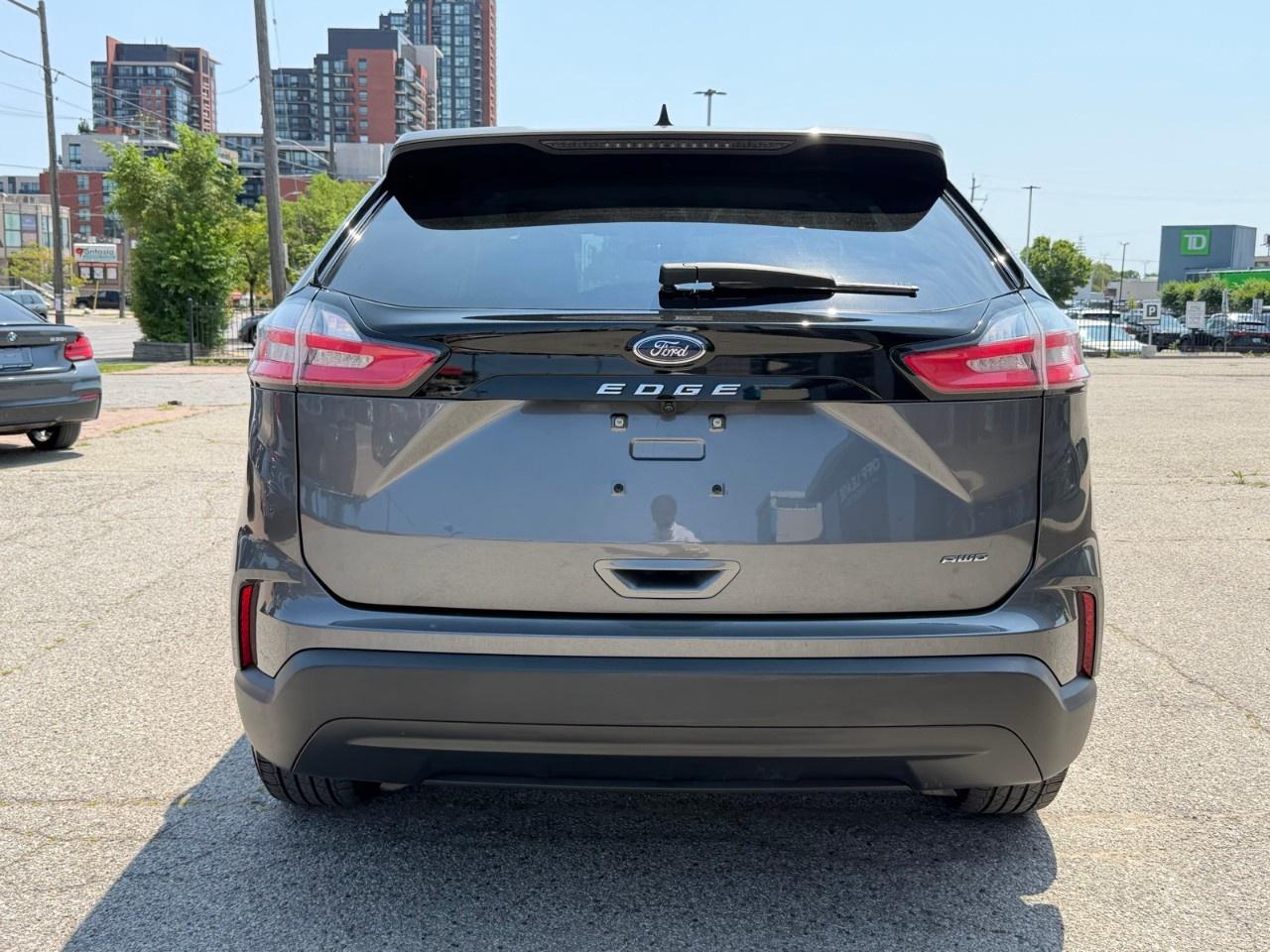 2022 Ford Edge SE AWD Photo3
