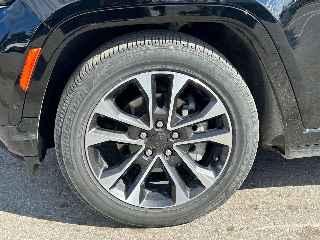 2023 Jeep Grand Cherokee Overland Photo
