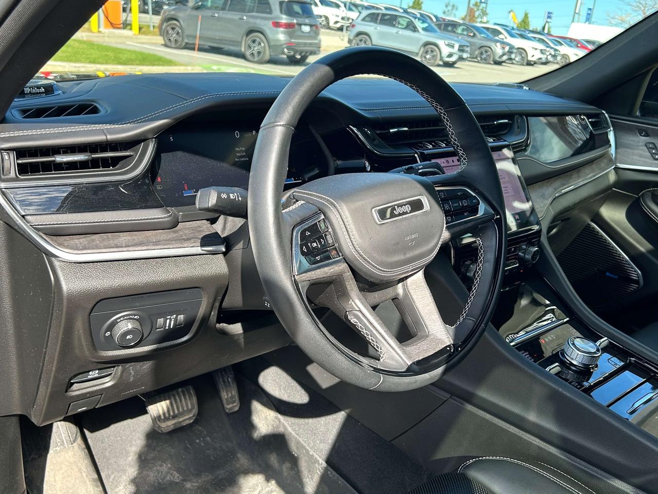 2023 Jeep Grand Cherokee Overland Photo