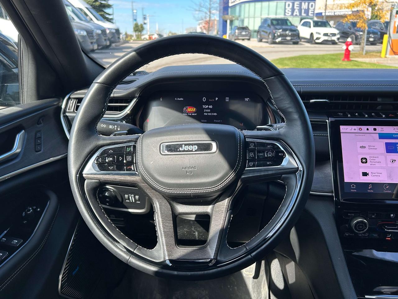 2023 Jeep Grand Cherokee Overland Photo