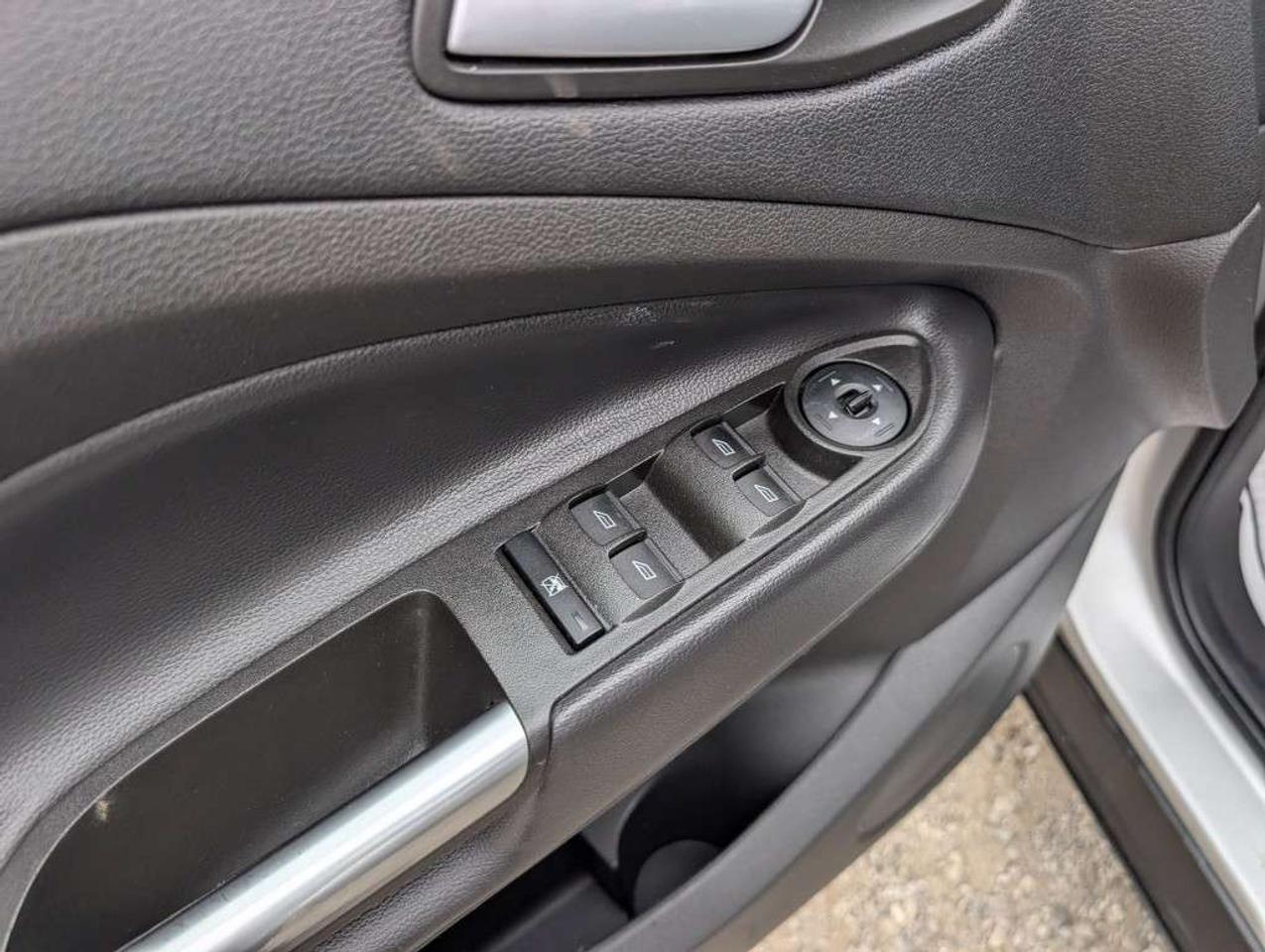2017 Ford Escape SE   CAMERA   HTD SEATS Photo