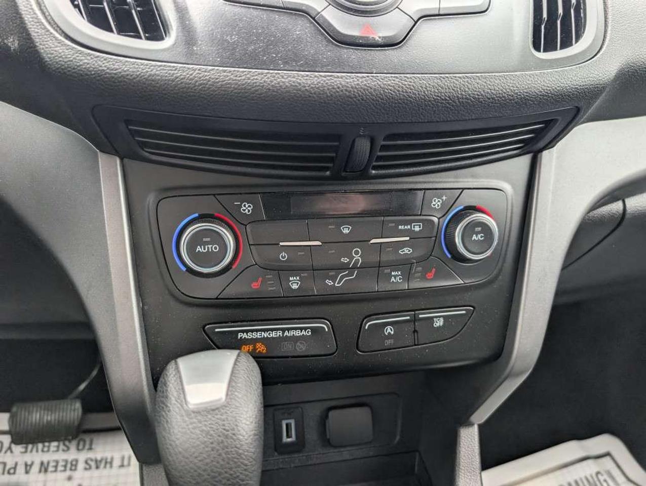 2017 Ford Escape SE   CAMERA   HTD SEATS Photo