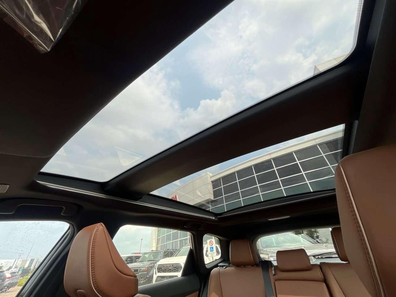 2026 Toyota Crown Signia Limited PUDDLE LAMPS   DRIVER MONITOR CAMERA   PANORAMIC VIEW MONITOR   WIRELESS CARPLAY/ANDROID AUTO Photo