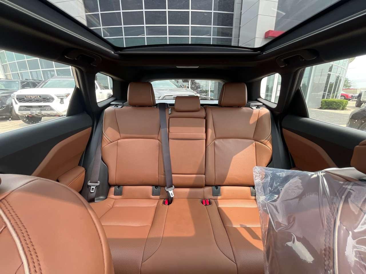 2026 Toyota Crown Signia Limited PUDDLE LAMPS   DRIVER MONITOR CAMERA   PANORAMIC VIEW MONITOR   WIRELESS CARPLAY/ANDROID AUTO Photo
