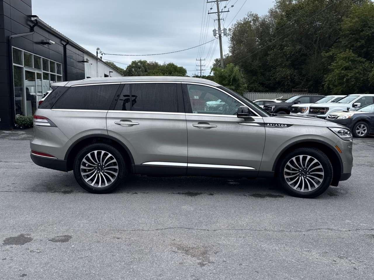 2023 Lincoln Aviator RESERVE   TOW PKG   PERFECT POSITION SEATS   ILLUM Photo4