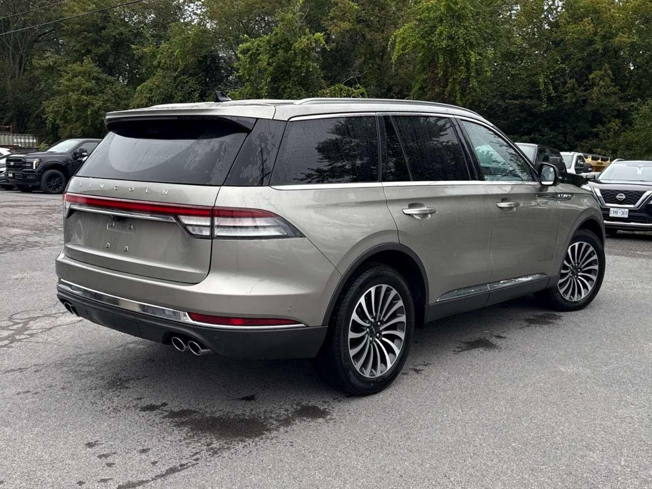 2023 Lincoln Aviator RESERVE   TOW PKG   PERFECT POSITION SEATS   ILLUM Photo