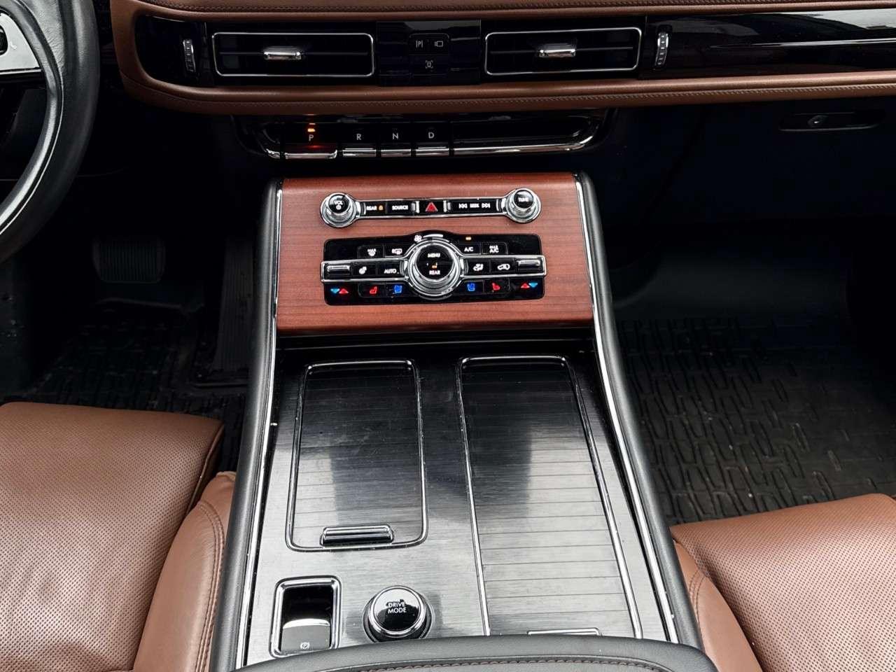 2023 Lincoln Aviator RESERVE   TOW PKG   PERFECT POSITION SEATS   ILLUM Photo