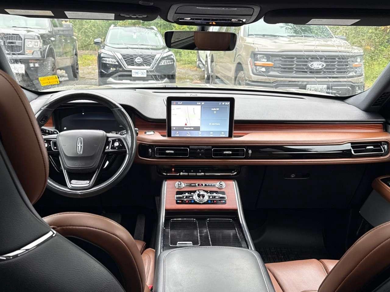 2023 Lincoln Aviator RESERVE   TOW PKG   PERFECT POSITION SEATS   ILLUM Photo
