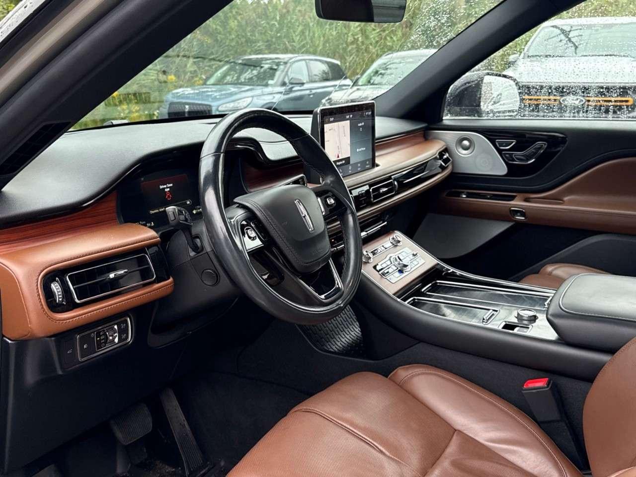 2023 Lincoln Aviator RESERVE   TOW PKG   PERFECT POSITION SEATS   ILLUM Photo