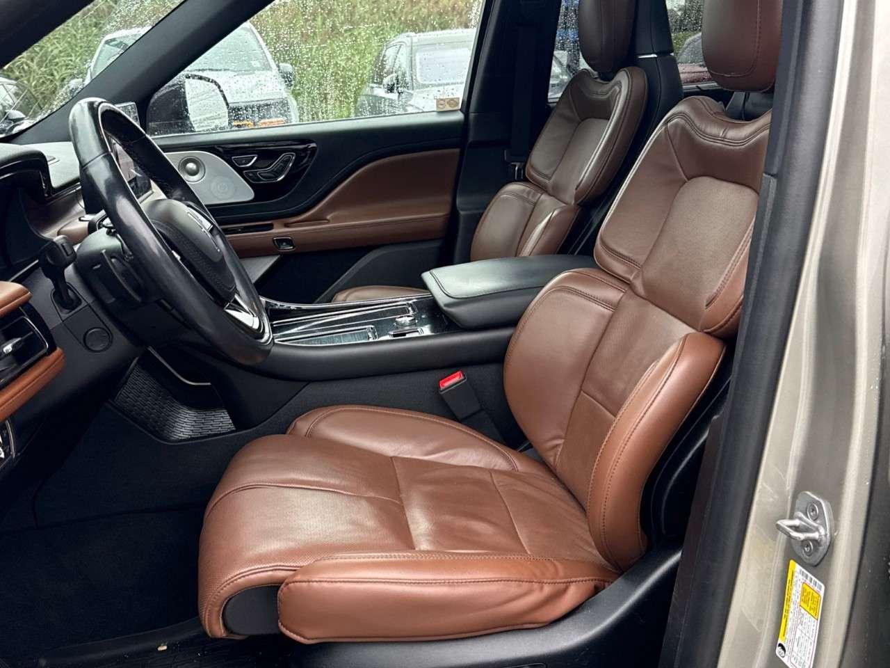 2023 Lincoln Aviator RESERVE   TOW PKG   PERFECT POSITION SEATS   ILLUM Photo