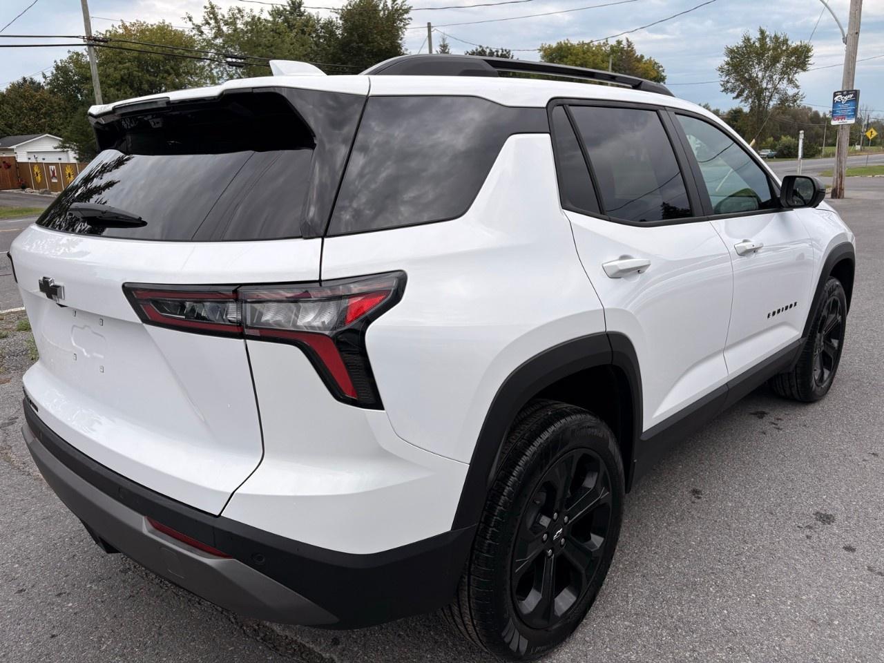 2027 Chevrolet Equinox AWD LT Photo4