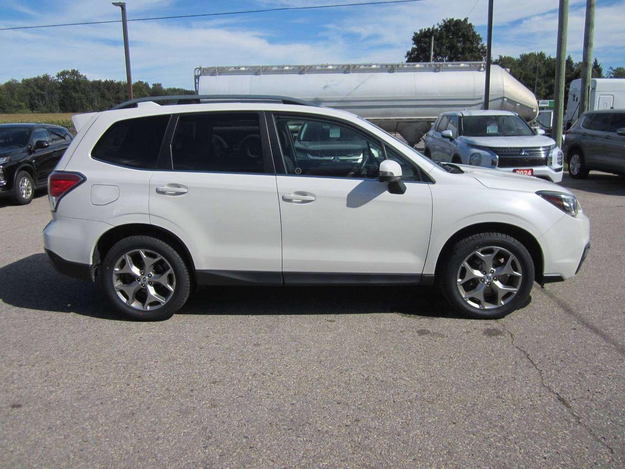 2017 Subaru Forester Limited NO ACCIDENTS! I PRICE ONLY! NO SAFETY FEES Photo