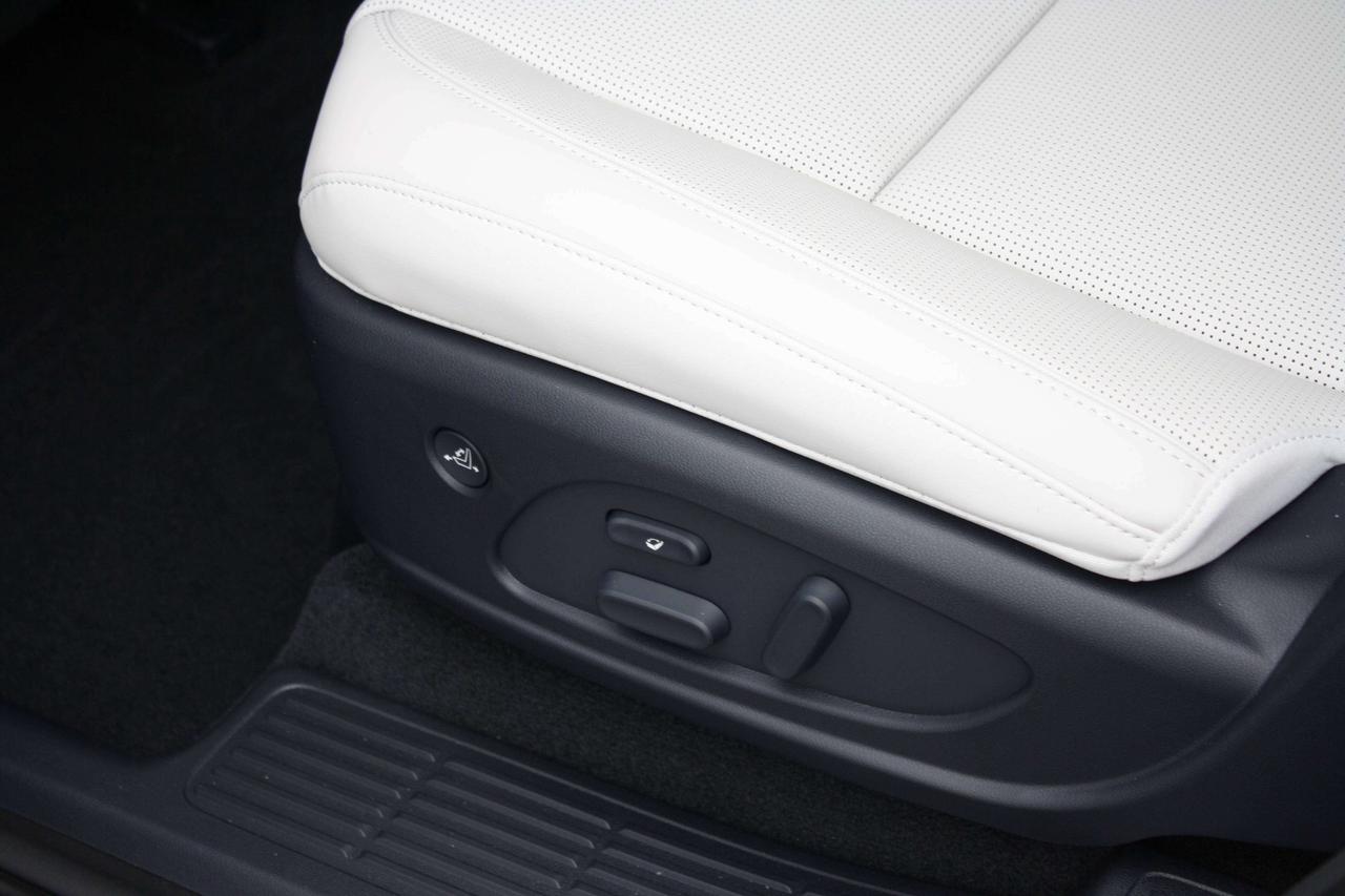 2026 Hyundai PALISADE Ultimate Calligraphy 7 Passenger Photo