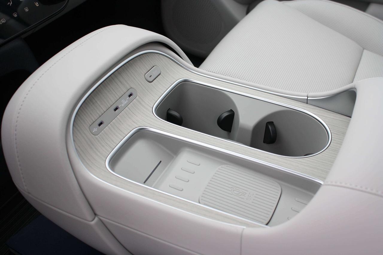 2026 Hyundai PALISADE Ultimate Calligraphy 7 Passenger Photo