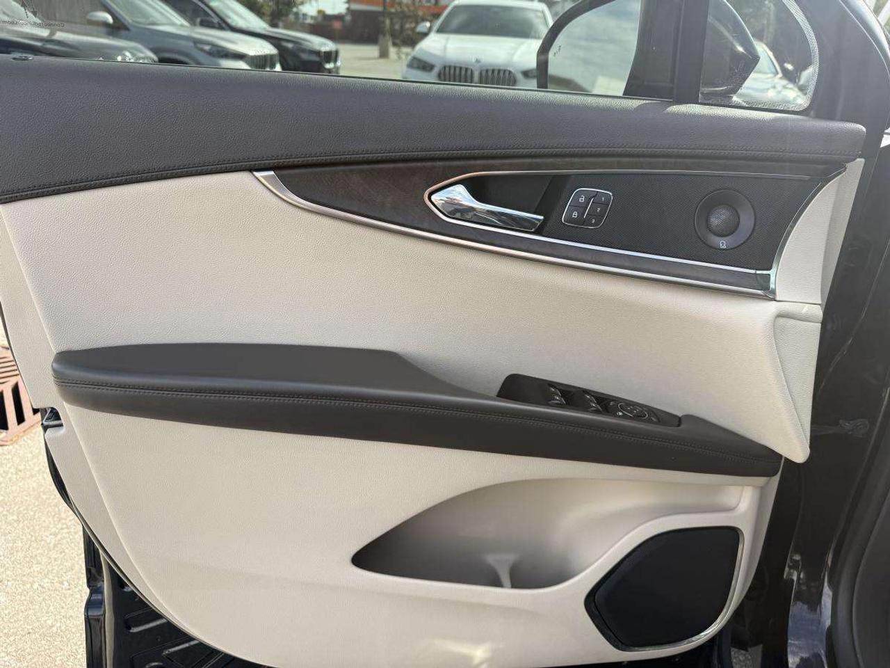 2020 Lincoln Nautilus RESERVE   HEATED AND VENTILATED SEATS   360 CAMERA   SUNROOF Photo