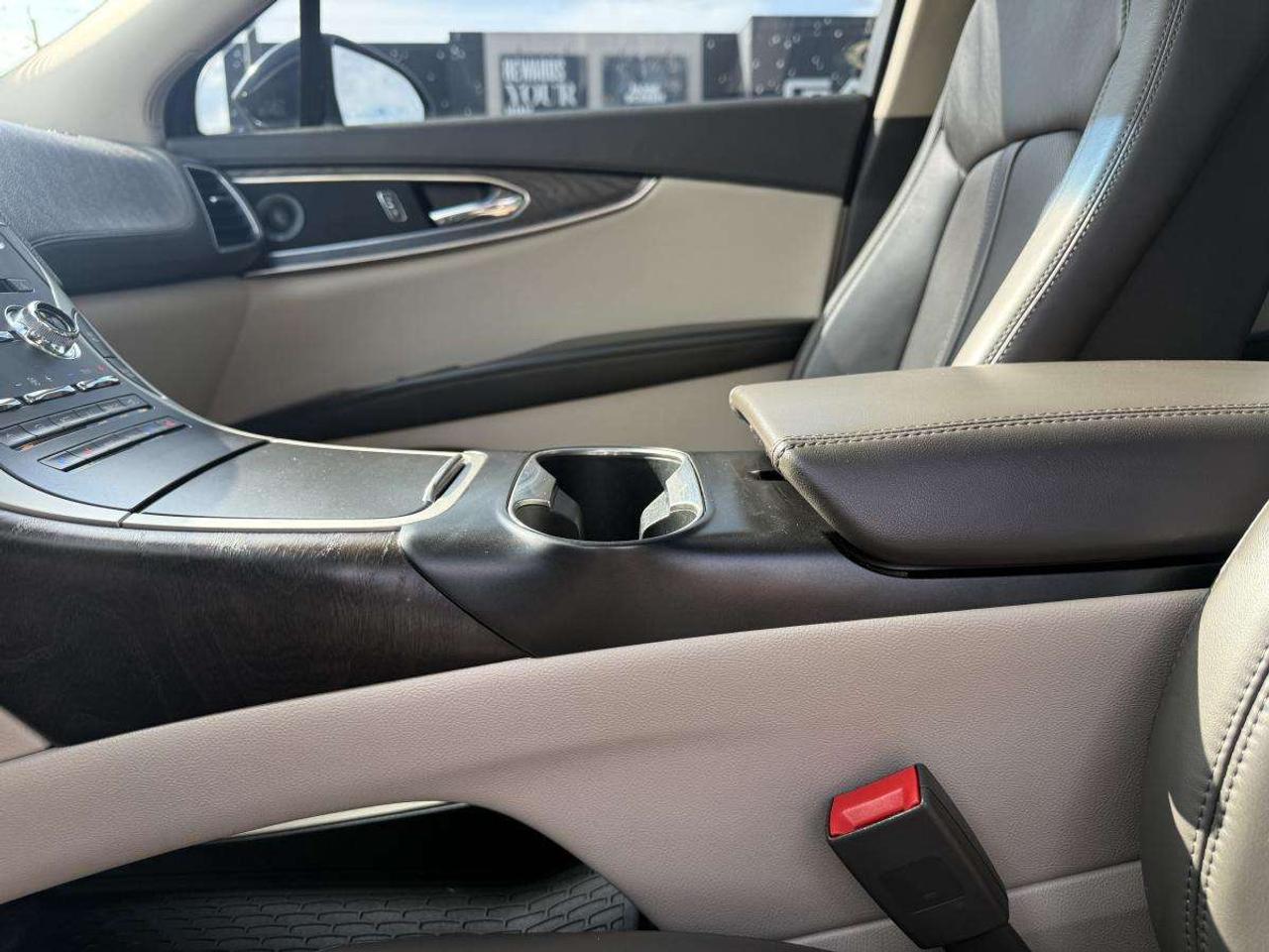 2020 Lincoln Nautilus RESERVE   HEATED AND VENTILATED SEATS   360 CAMERA   SUNROOF Photo