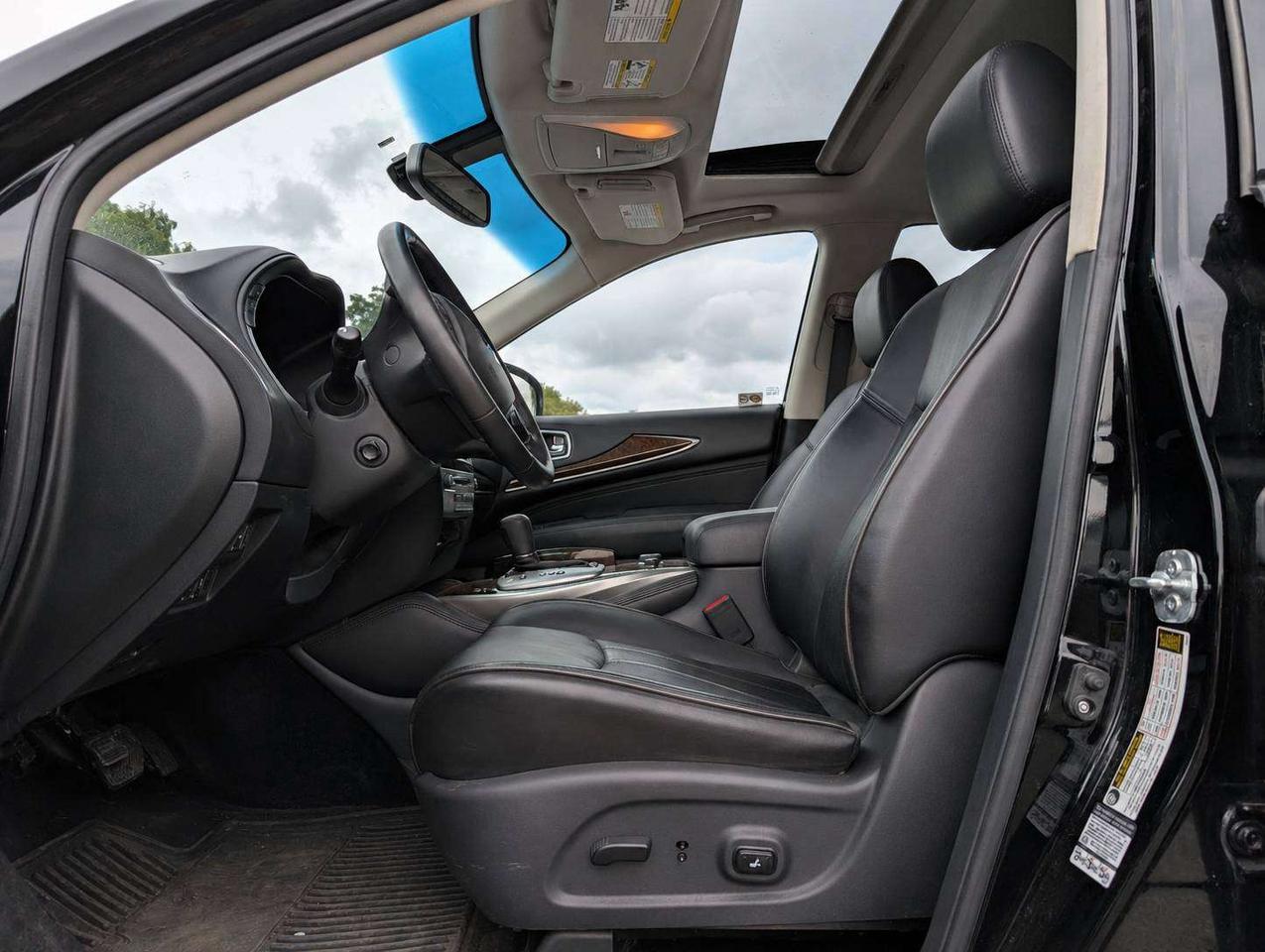 2015 Infiniti QX60 AWD (Certified, 1-Year Free Warranty) Photo